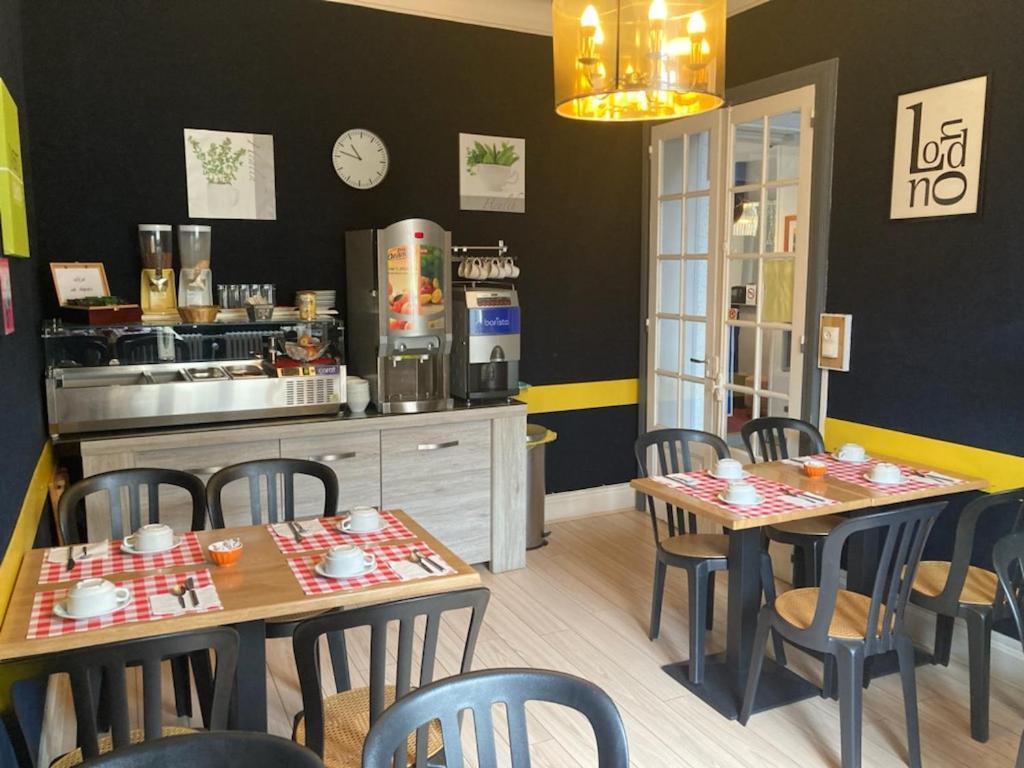 Hotel De Naples Vichy Bagian luar foto