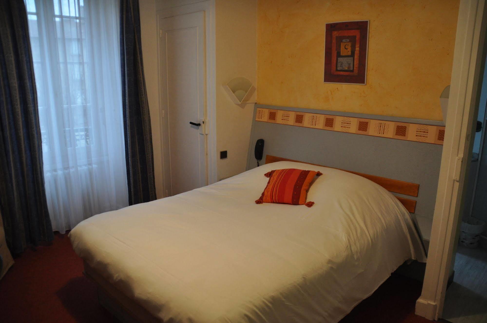 Hotel De Naples Vichy Bagian luar foto